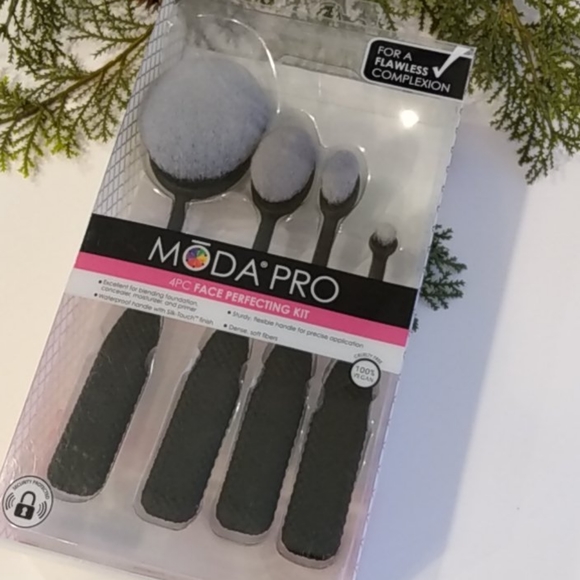 Moda Pro 4pc Make-Up Applicators - Picture 2 of 3